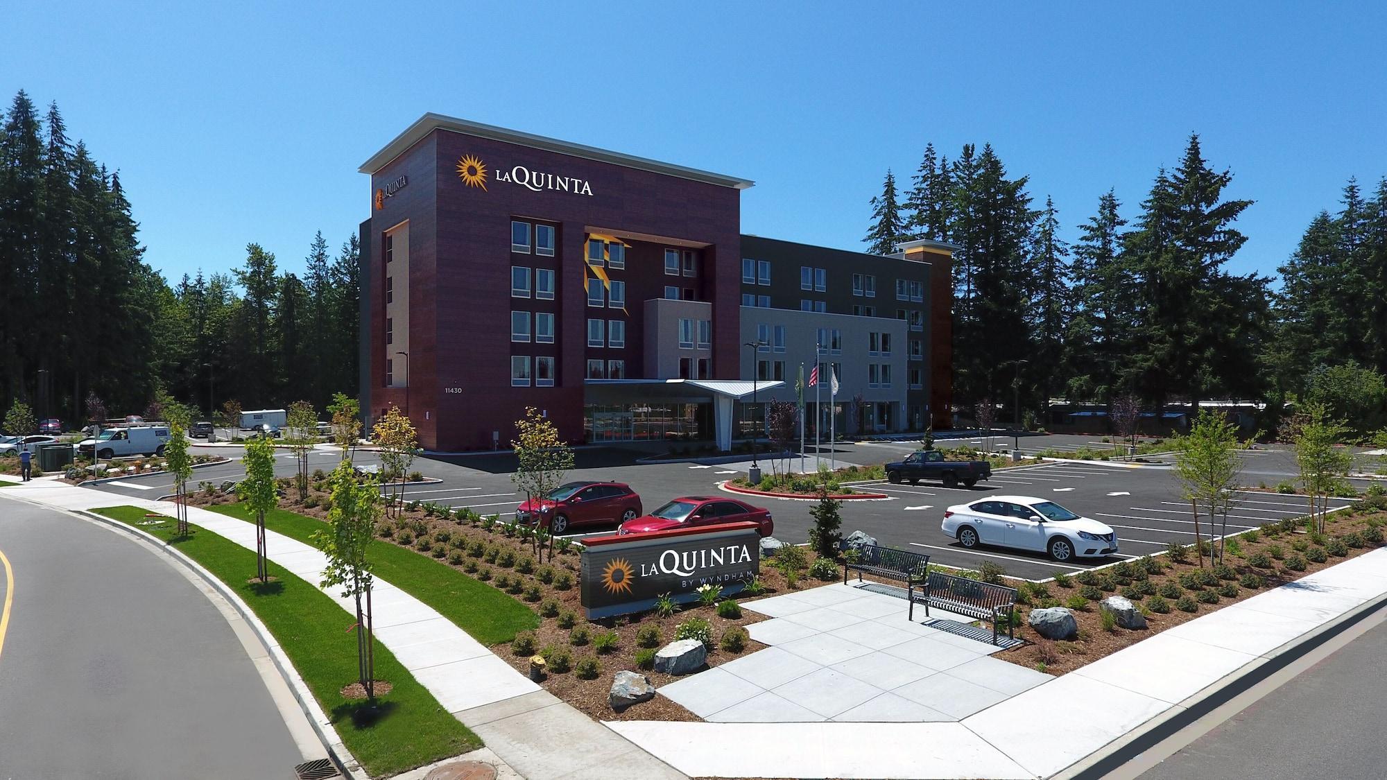 La Quinta Inn & Suites By Wyndham メリーズヴィル エクステリア 写真