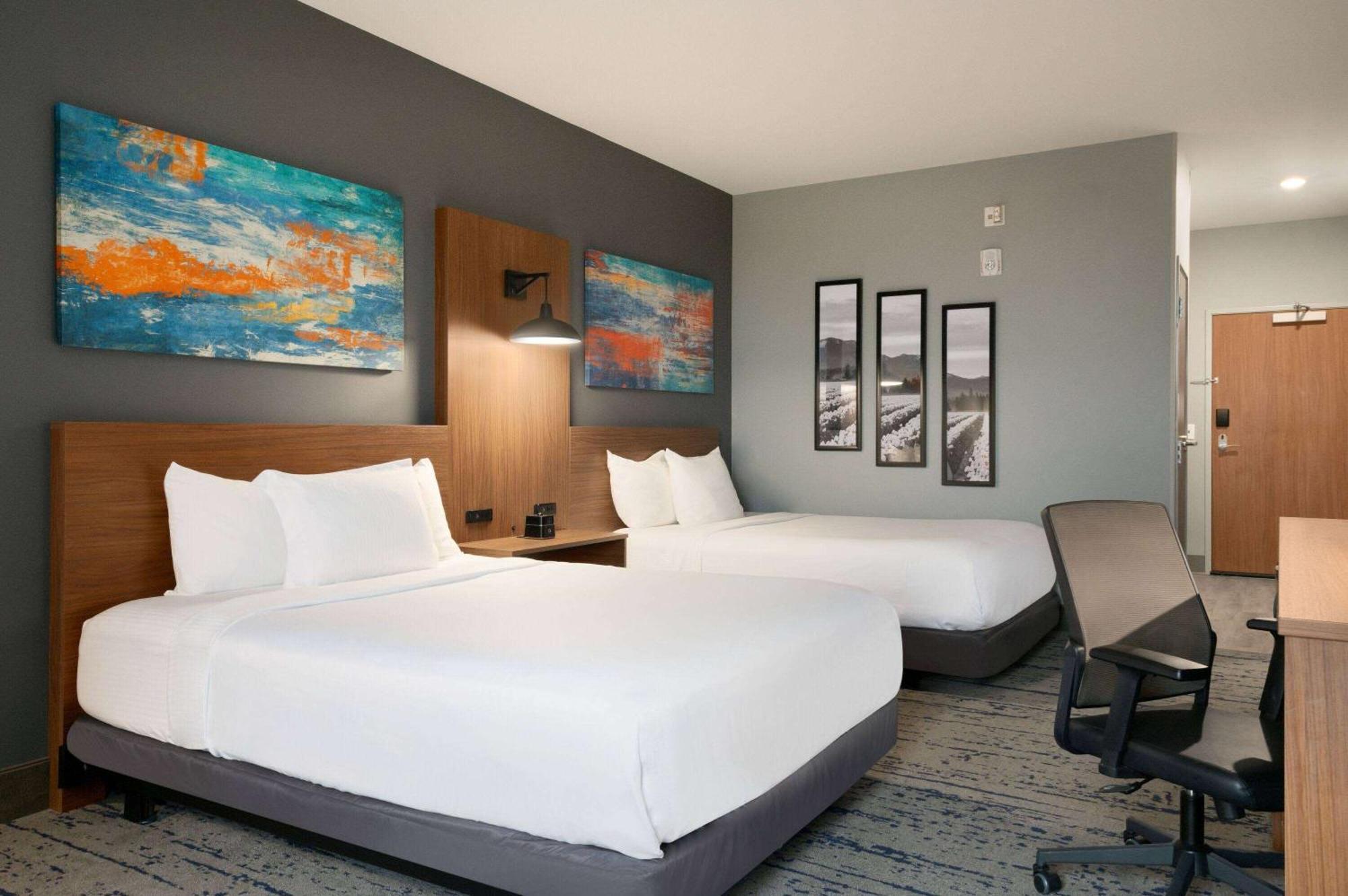 La Quinta Inn & Suites By Wyndham メリーズヴィル エクステリア 写真
